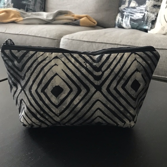 Queen Alaffia Makeup Bag Made in Ghana - Picture 2 of 7